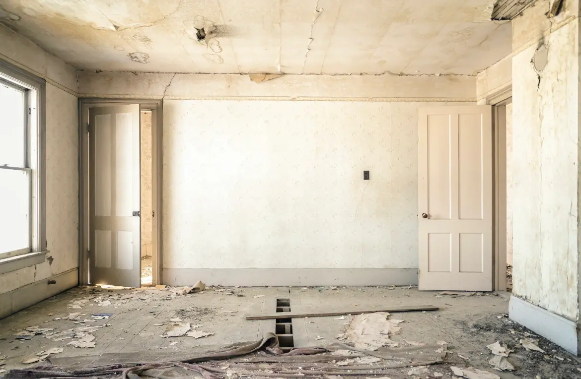 Waste disposal crew managing a cleanout project in Lincoln